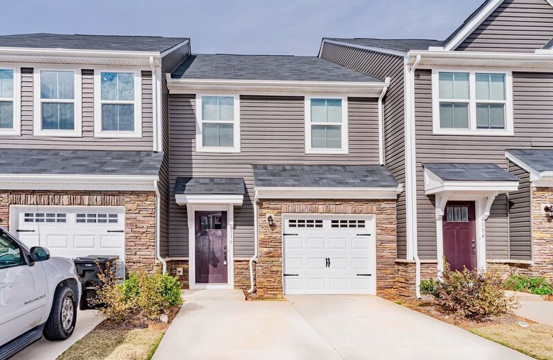 Primary Photo - 116 Roundtree Dr