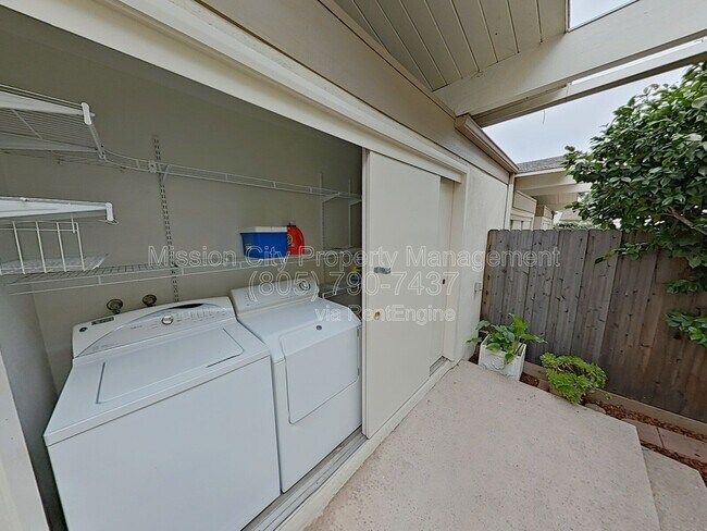 Foto del edificio - 5036 Birchwood Rd