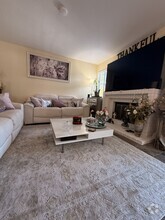 Building Photo - 524 Via De La Valle