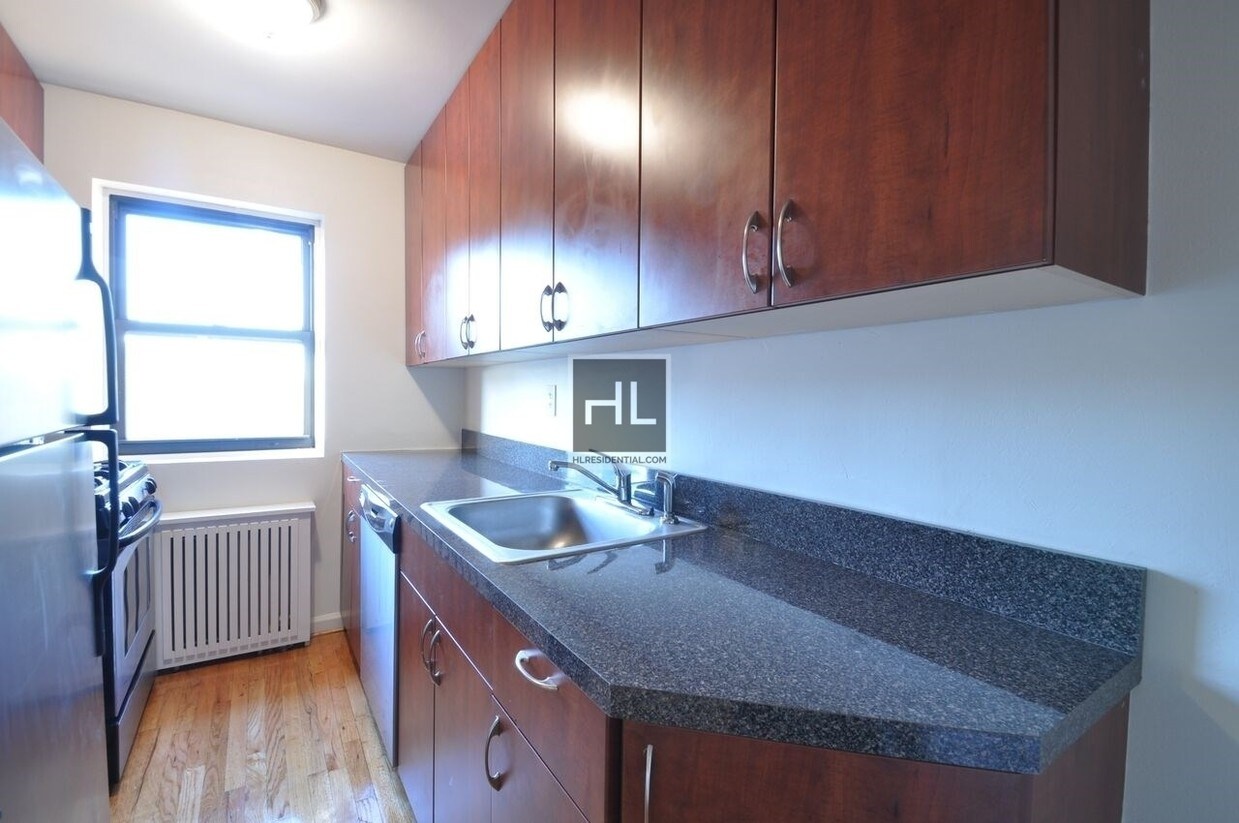 Beautiful NO FEE Two Bedroom in Bayside, NY - Beautiful NO FEE  Two Bedroom in Bayside, NY