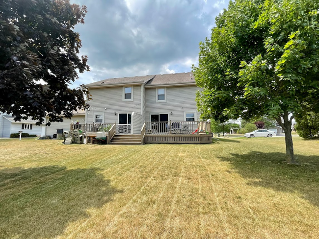 Building Photo - W194S8390 Summeridge Ct