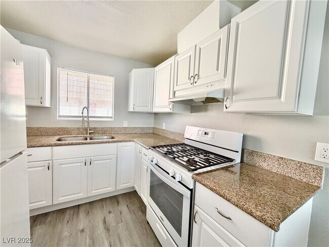 Foto del edificio - 1720 Cordoba Ln