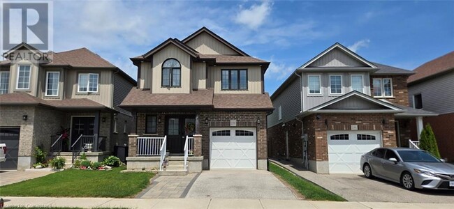 Building Photo - 250 Moorlands Crescent