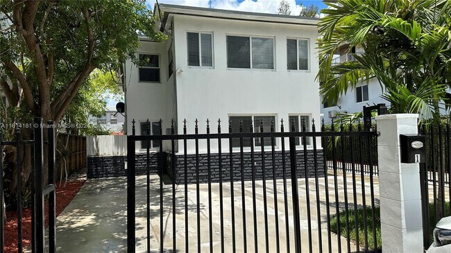 Building Photo - 2240 SW 16th Ct