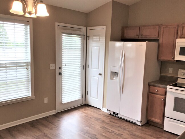 Foto del edificio - 3913 Bluestem Dr