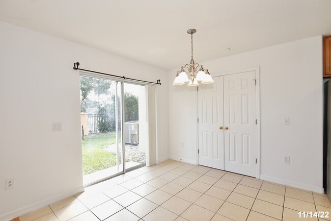Building Photo - Beautiful 3/2.5 Spacious Townhome with a 2...