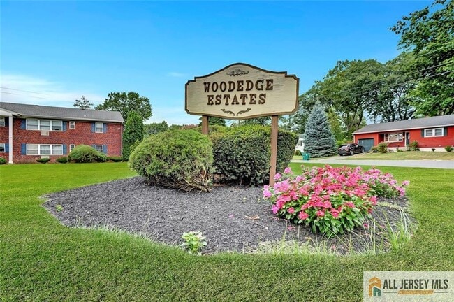 Building Photo - 32 Woodedge Ave