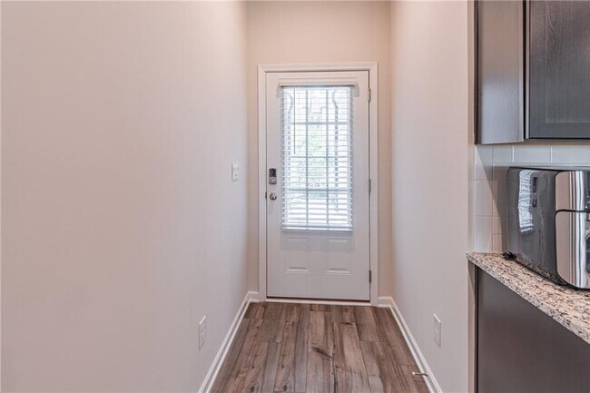 Building Photo - 1452 Villageside Ct