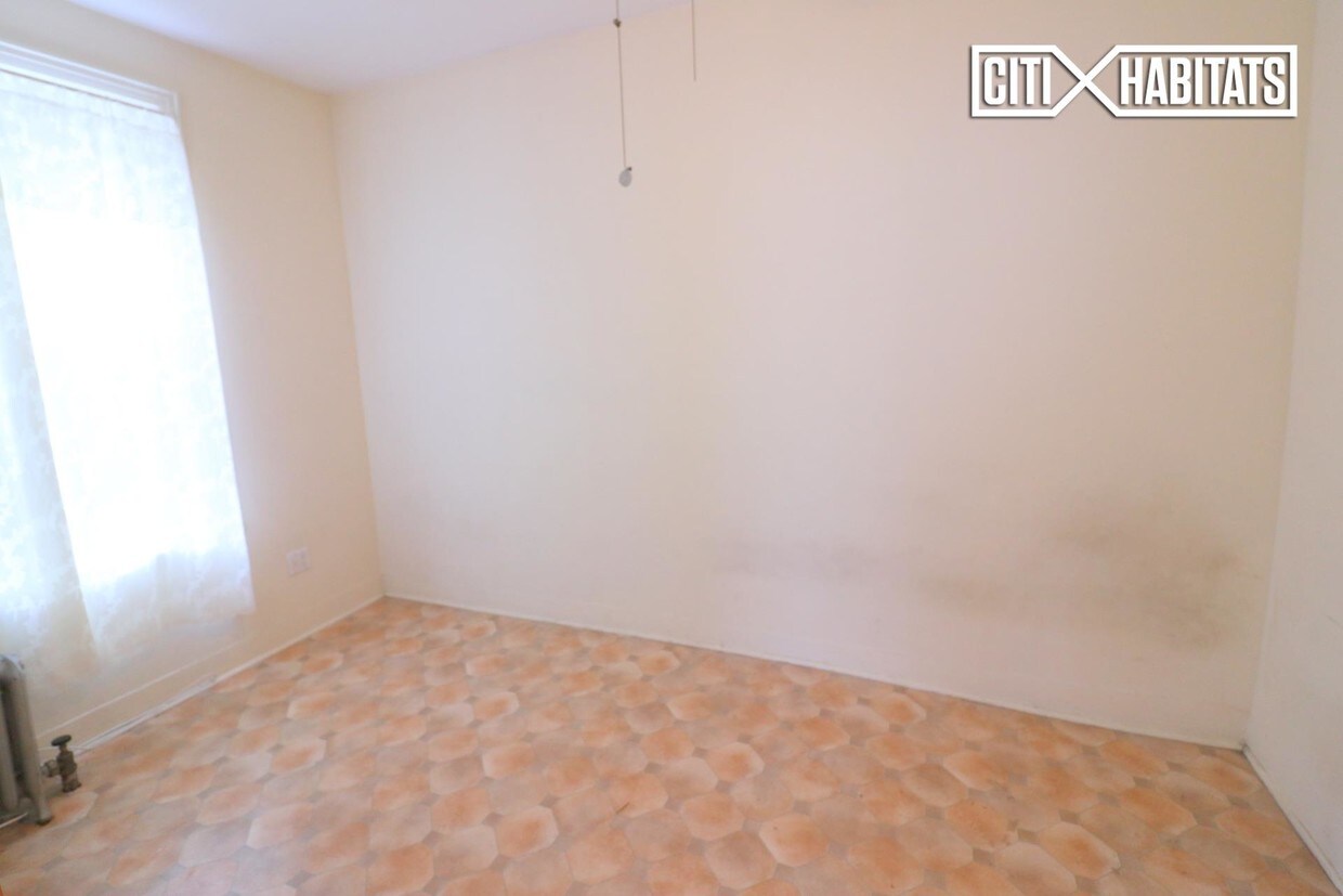 Foto del edificio - 5830 Fresh Pond Rd