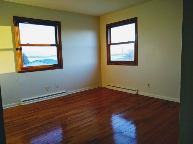Building Photo - 222 Chelsey Dr