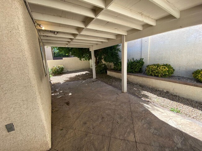 Foto del edificio - RARE SINGLE-STORY SUMMERLIN HOME. 2/2 + Den.