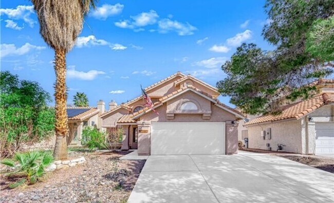 Foto del edificio - STUNNING 4 BEDROOM 3 BATH, 2 STORY HOME WI...