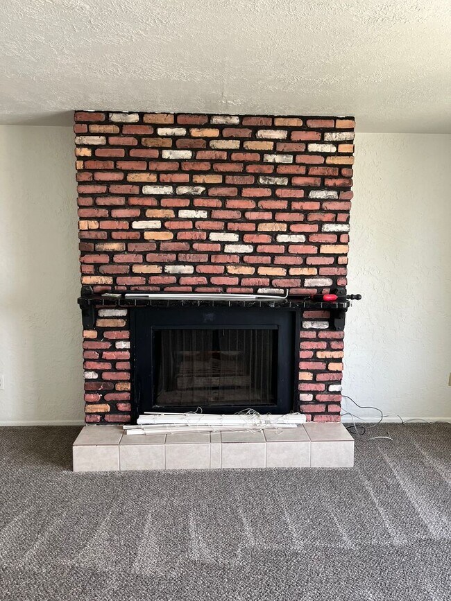 Building Photo - Spacious and Charming 4-Bedroom Home in Ta...