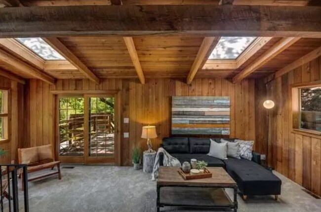 Building Photo - 15955 Redwood Lodge Rd