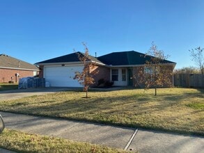 Building Photo - 520 Sun Meadow Dr