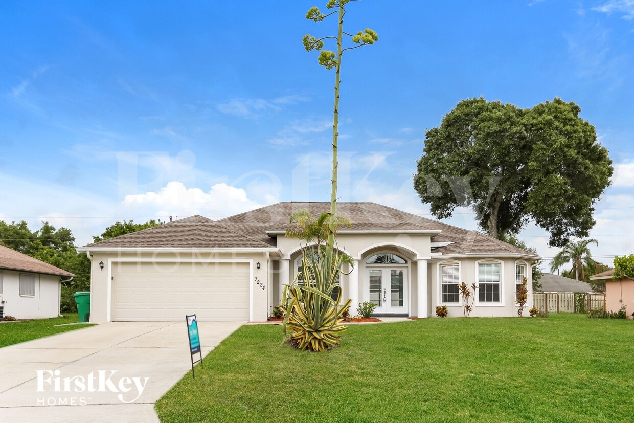 Foto principal - 7224 Sussex Ln