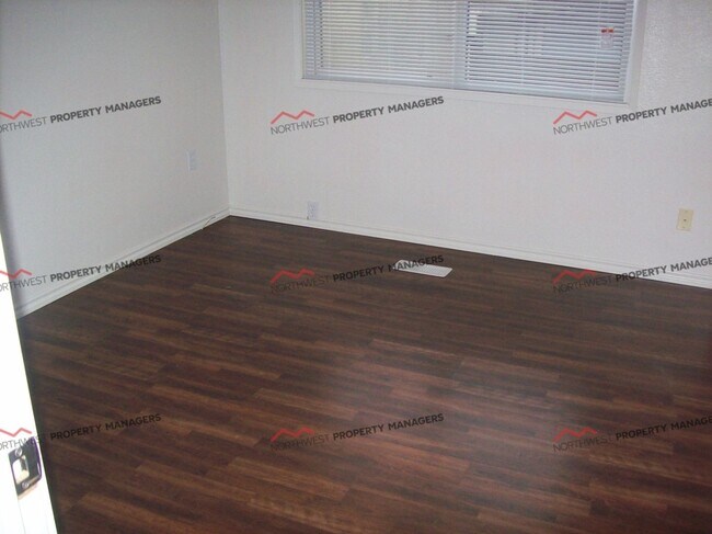 Foto del edificio - STATUS: AVAILABLE   | R163A | $1895