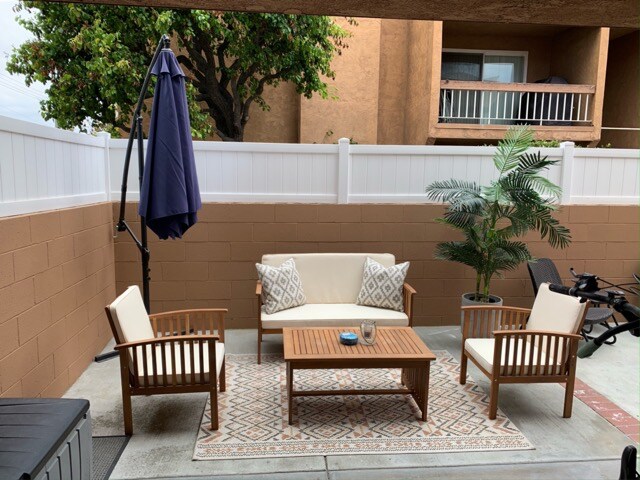 Foto principal - 6600 Warner Ave