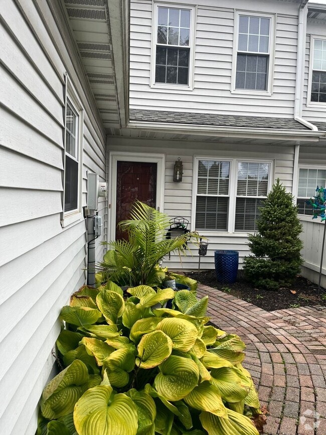 Building Photo - 106 Spring Ridge Ct