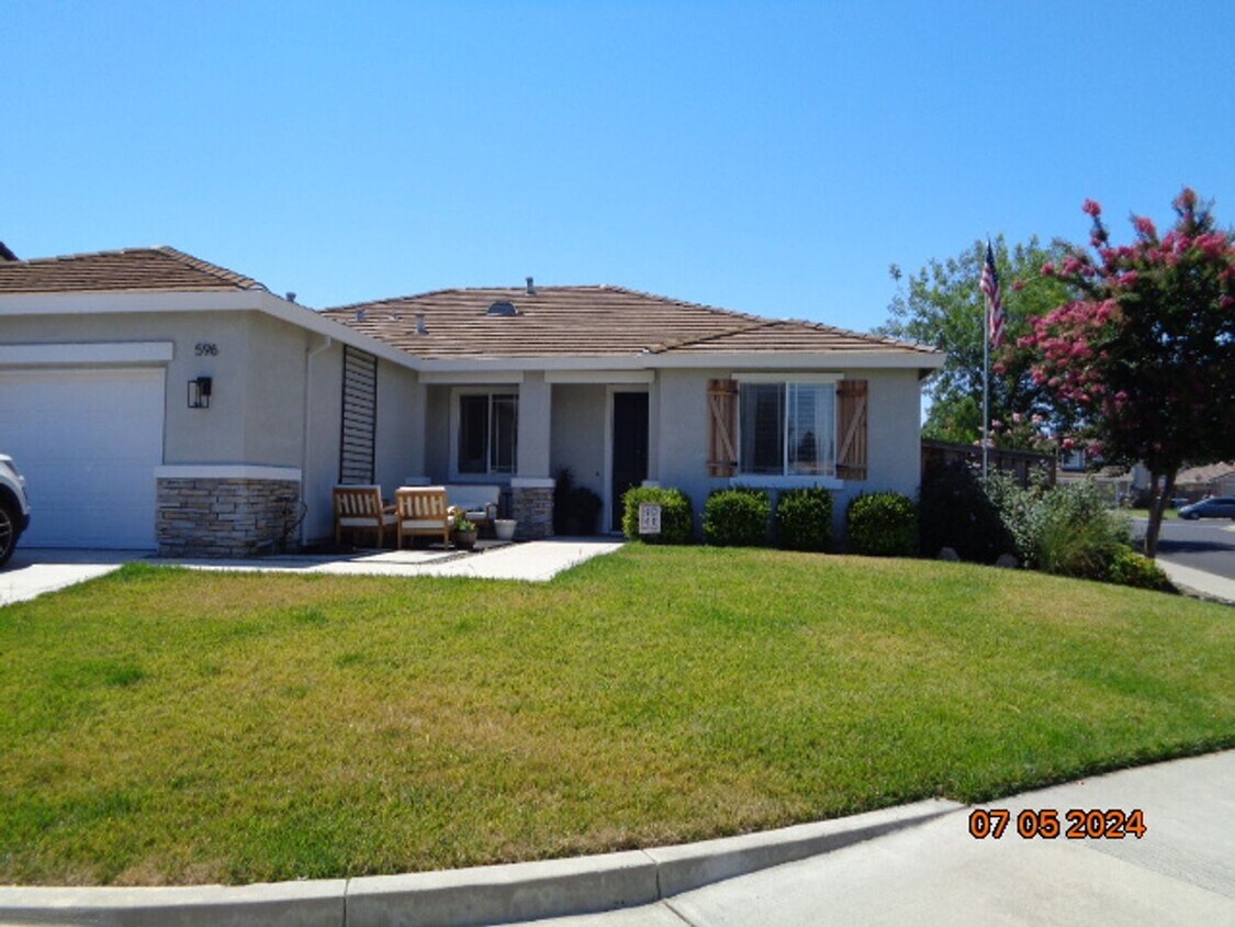 Primary Photo - 596 Boone Dr