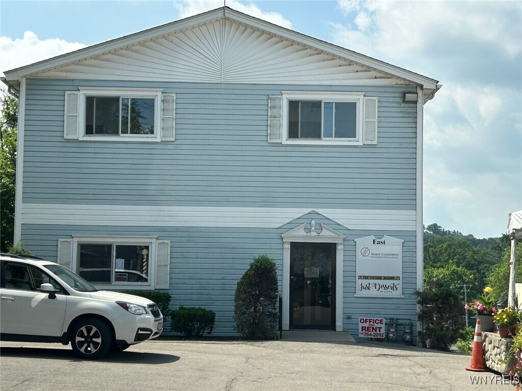 Foto principal - 755 Center St