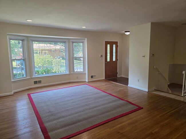Building Photo - 612 Kenbrook Dr