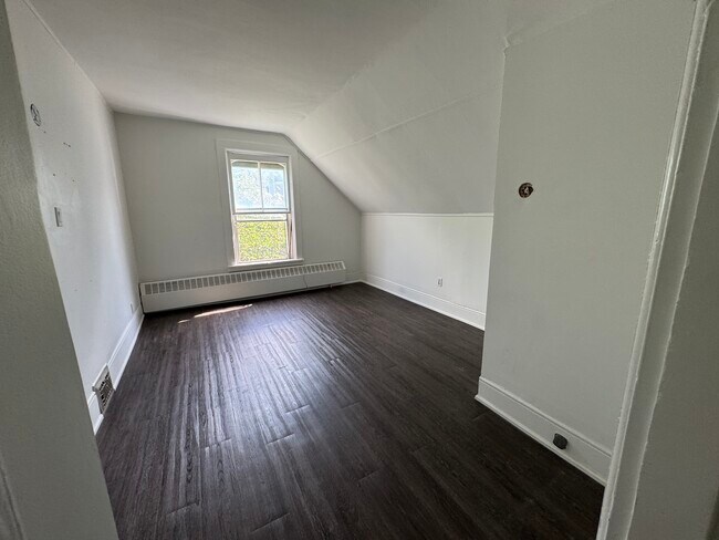 Photo du bâtiment - 2-4 Peel St Barrie Ontario L4M3K8