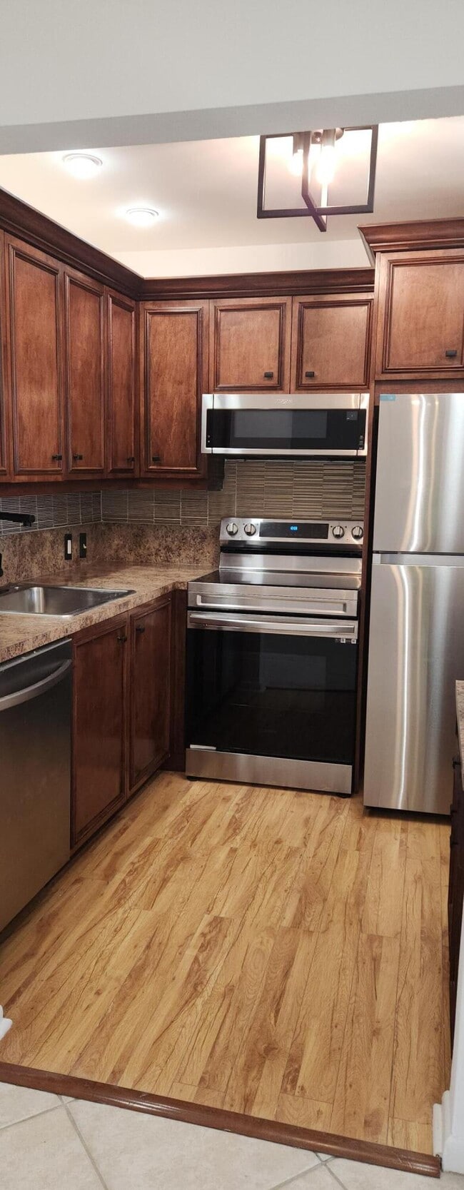 Building Photo - 538 Mansfield M