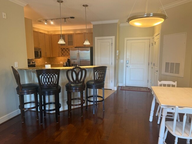 Foto del edificio - Furnished 2 Bedroom in Winstead Commons! Convenient to Lawndale Dr, Battleground Ave, and More!