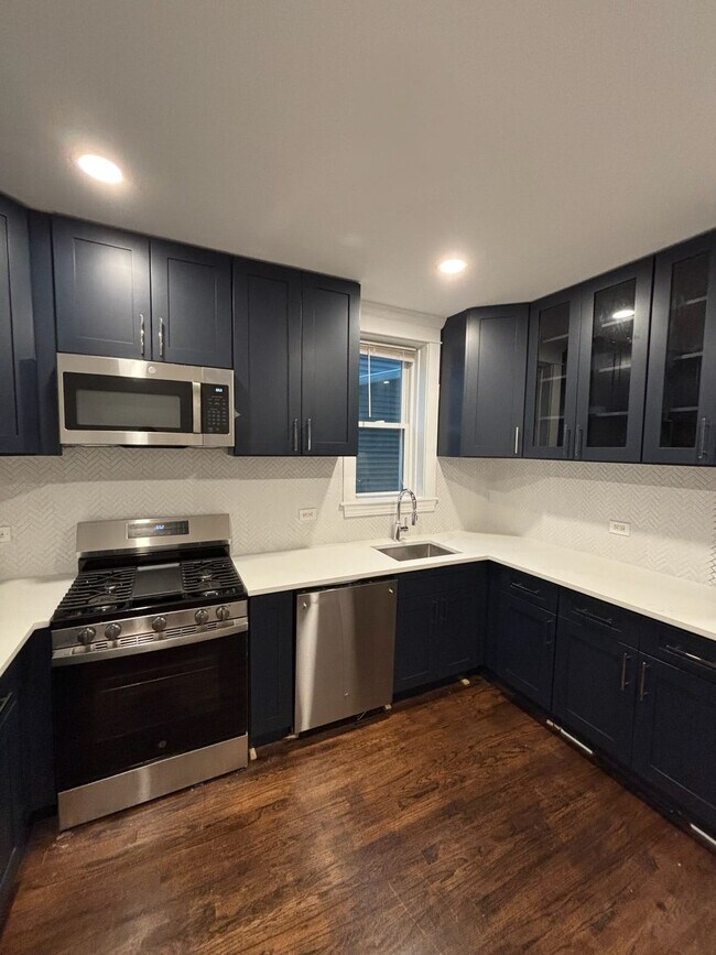 Kitchen - 4317 N Ashland Ave