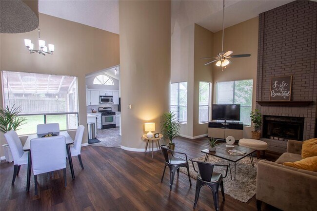Building Photo - 2108 Warfield Way
