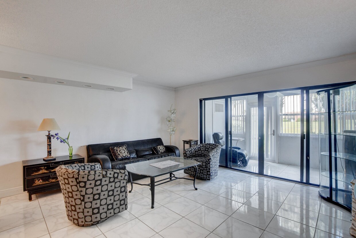 5 Piedmont Ave, Delray Beach, FL 33484 Condo for Rent in Delray Beach