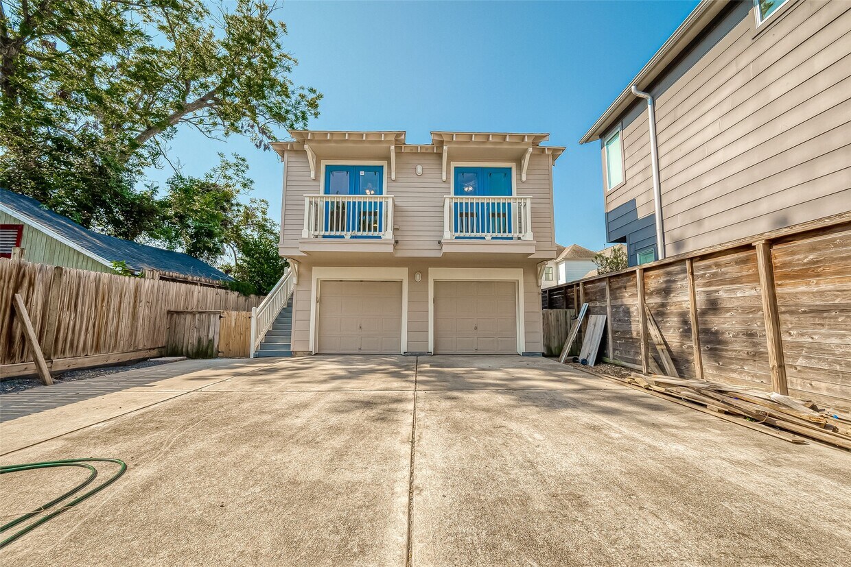 Foto principal - 1110 E 24th St