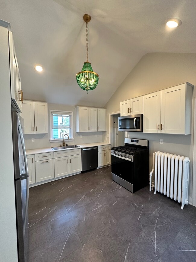 Kitchen - 401 Sherburne Ave