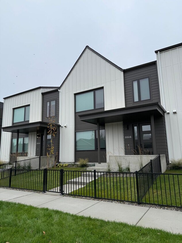 Foto principal - Beautiful 3 Bedroom 2.5 Bath in Autumn Grove