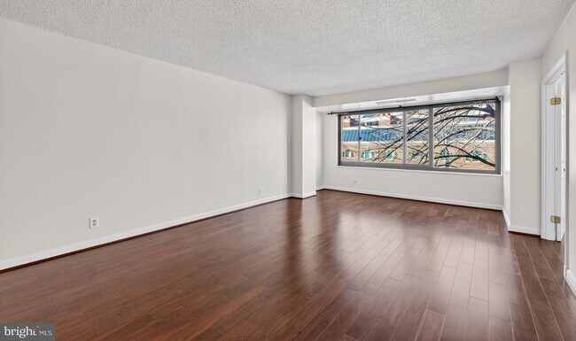 Foto del edificio - 1077 30th St NW