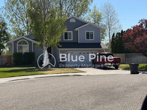 Building Photo - 1455 Fox Ct