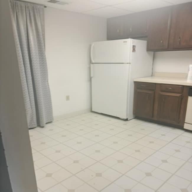 Building Photo - 2000 Country Club Apartment