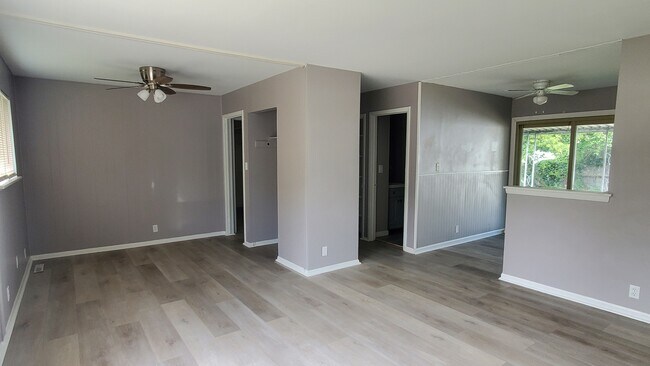 Building Photo - 805 Hemphill Rd