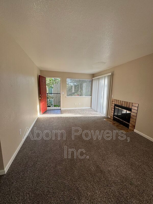 Foto del edificio - 2529 Greenwood Ln
