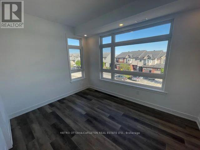 Photo du bâtiment - 390 Rolling Meadow Crescent