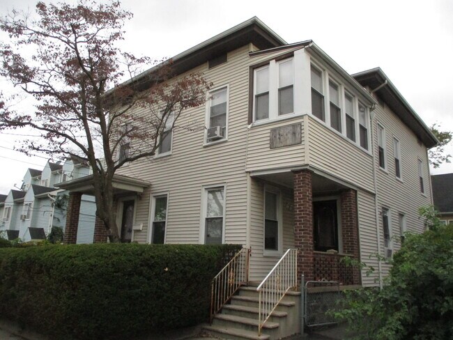 Building Photo - 303-307 Nichols St