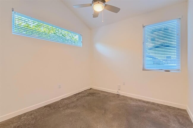 Foto del edificio - 2102 Haskell Street Unit B