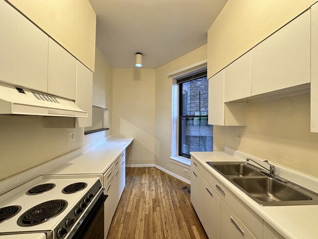 Building Photo - 1430 N Dearborn St