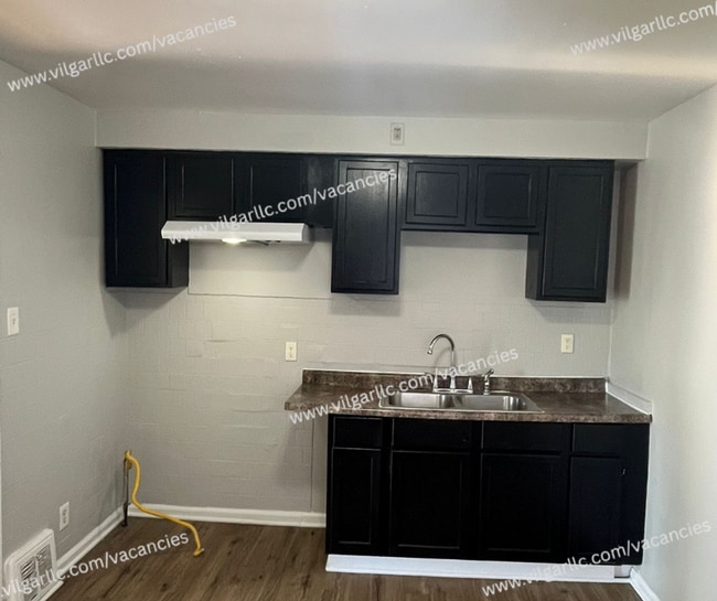 Building Photo - 3 Large Bedrooms (Oversized Master) • 1 Bathroom • Single-Family Home