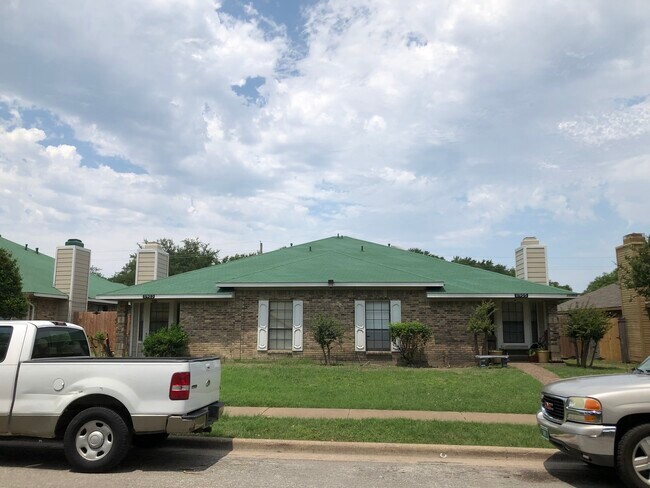 front view - 11905 Garden Terrace Dr