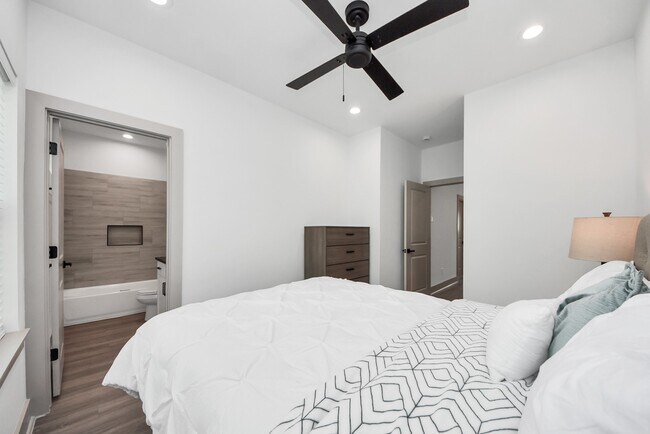 Foto del edificio - 5320 Kindred Gdn Ln