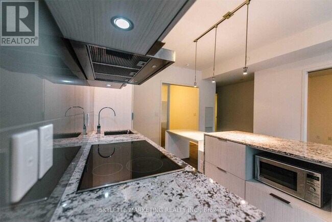 Photo du bâtiment - 1 Bloor St E