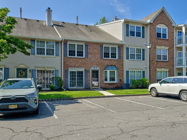 Foto del edificio - 96 Versailles Ct