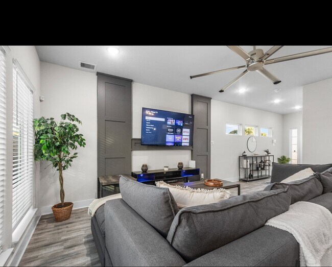 Foto del edificio - 4681 Bellfort Ave